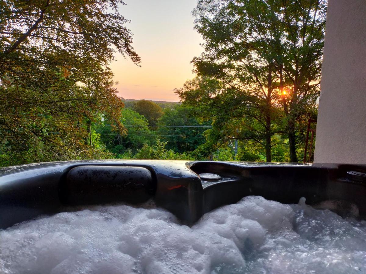 Reve De Panda Avec Sauna Et Jacuzzi Privatif Abrest Exterior photo